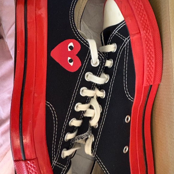 Red converse - Picture 4 of 4